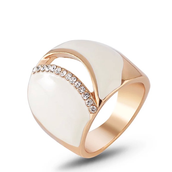 Crystal Ring Sizes 6-9 New - Picture 1 of 3